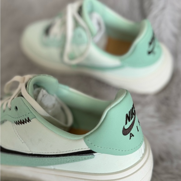 Mint Nike Air Force 1 - Picture 2 of 3